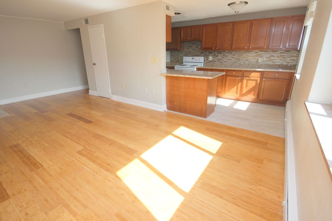 Hardwood 2 Bedroom