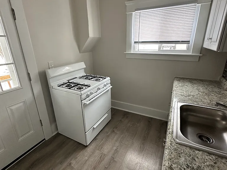 341 W Main St — Photo 14