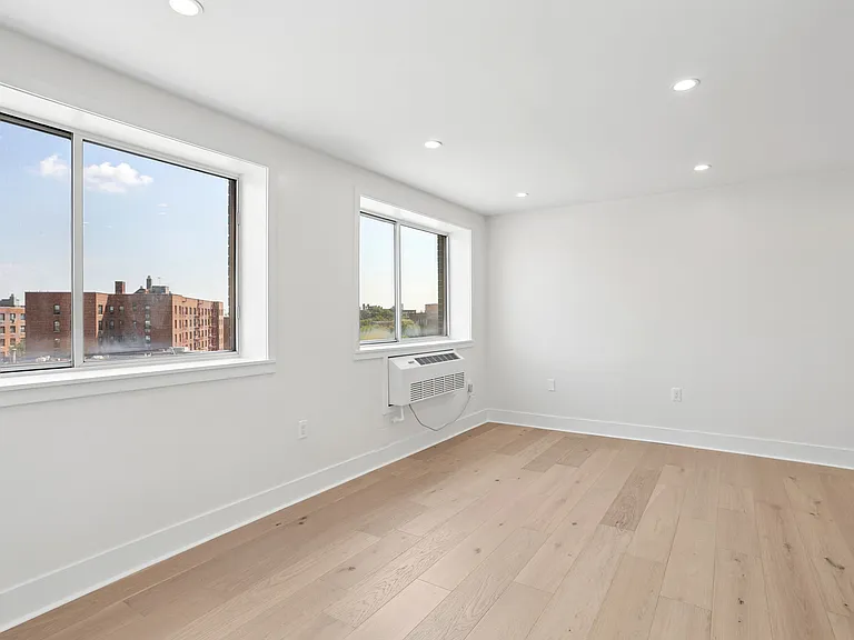 10210 Queens Blvd #401 — Photo 3