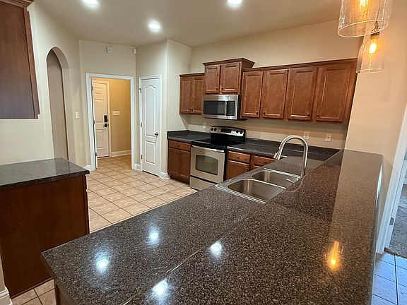 4th image of 2216 Livingstone Ct
