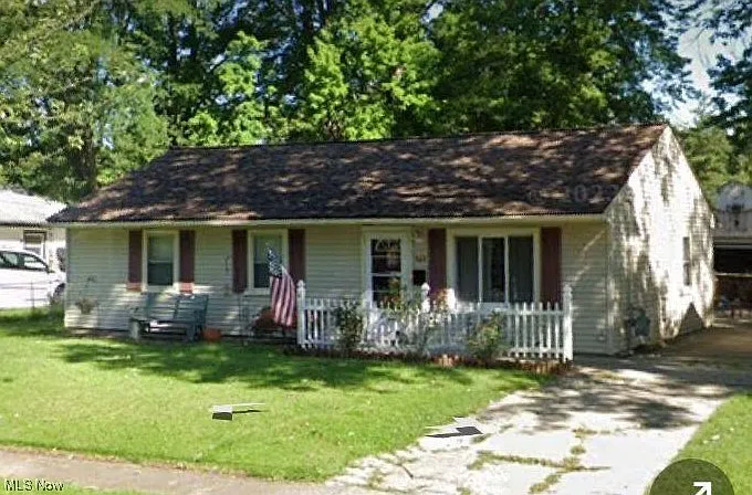 560 Case Ave photo 1