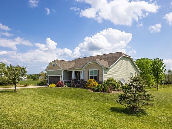 3rd image of 3028 Canterbury Ct
