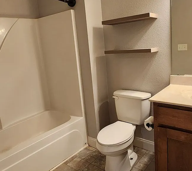 114 Camelot Ln — Photo 11