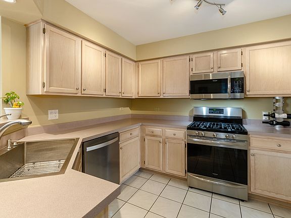 4th image of 120 N Welwyn St
