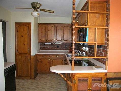 Nice cabinet and pantry space