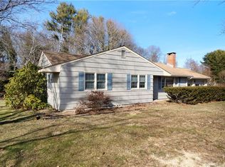 7 Roberts St, Old Saybrook, CT 06475