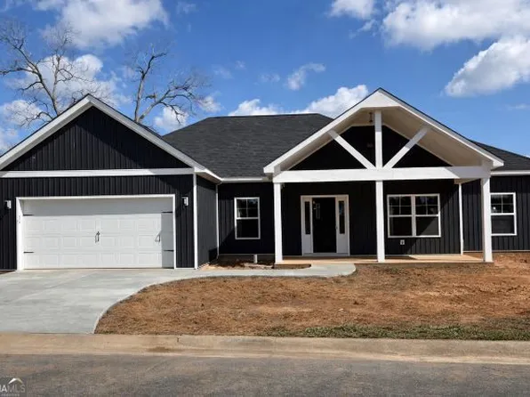 155 Village Cir, Cochran, GA 31014