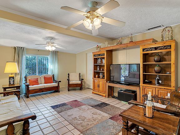 4th image of 4027 W Lupine Ave