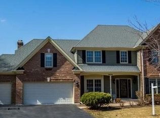 905 Secretariat Ct, Saint Charles, IL 60174