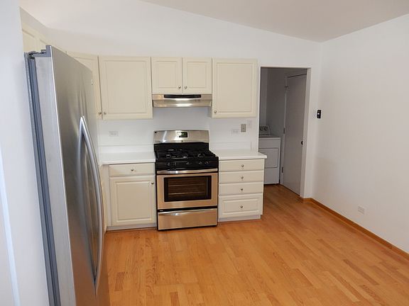 2nd image of 1130 Woodhollow Ct