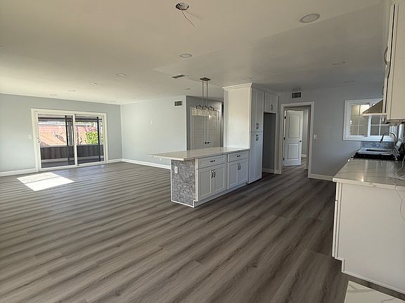 4th image of 217 S Renoak St