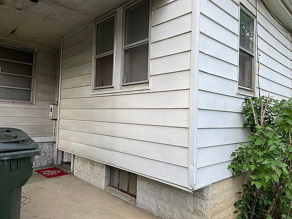 2nd image of 483 S Richardson Ave