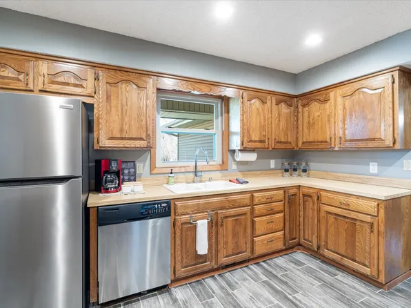 37 Churchill Dr, Bella Vista, AR 72715