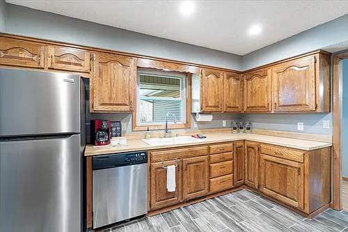 37 Churchill Dr Photo 1