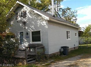 3042 Glenbroke St, Keego Harbor, MI 48320