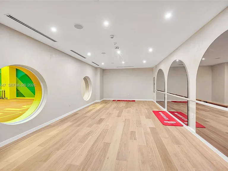 90 NE 32nd #Penthouse 20 — Photo 32