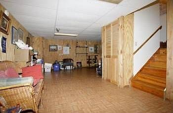 3rd image of 869 Catherine Ct