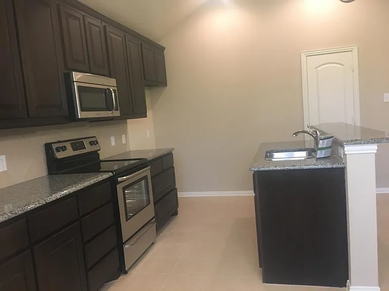 305 Santo Dr — Photo 11