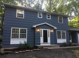25 Burr Oak Dr, Pittsford, NY 14534