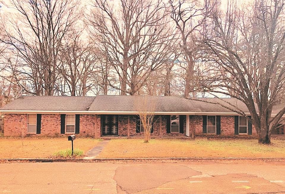 1st image of 105 Lakewood Cir