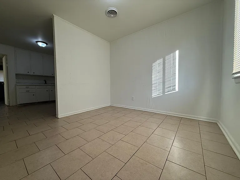 426 Brookview Dr — Photo 3