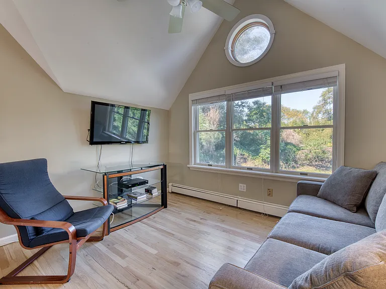 Glendale Dr — Photo 12
