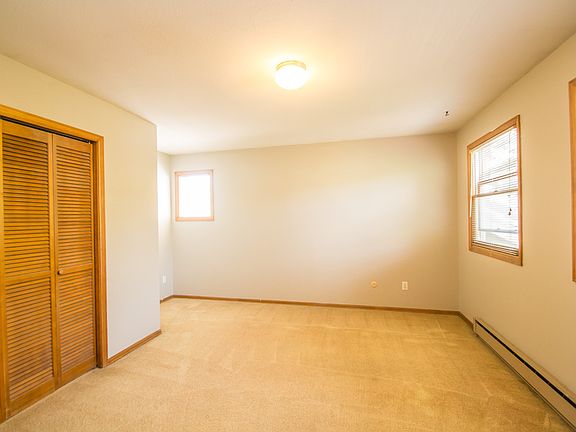 Bedroom 1903 Pine C