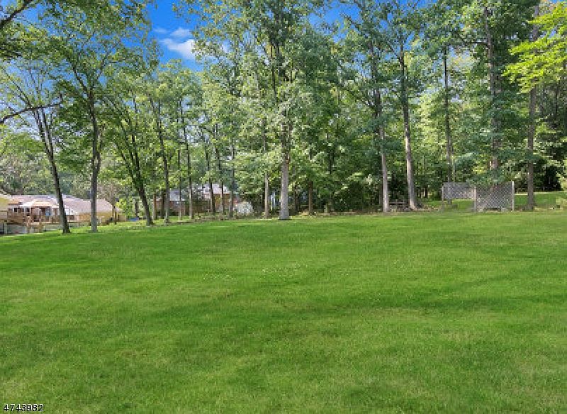 2nd image of 31 Bogert Rd