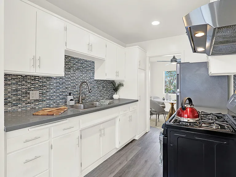 4533 Los Feliz — Photo 6