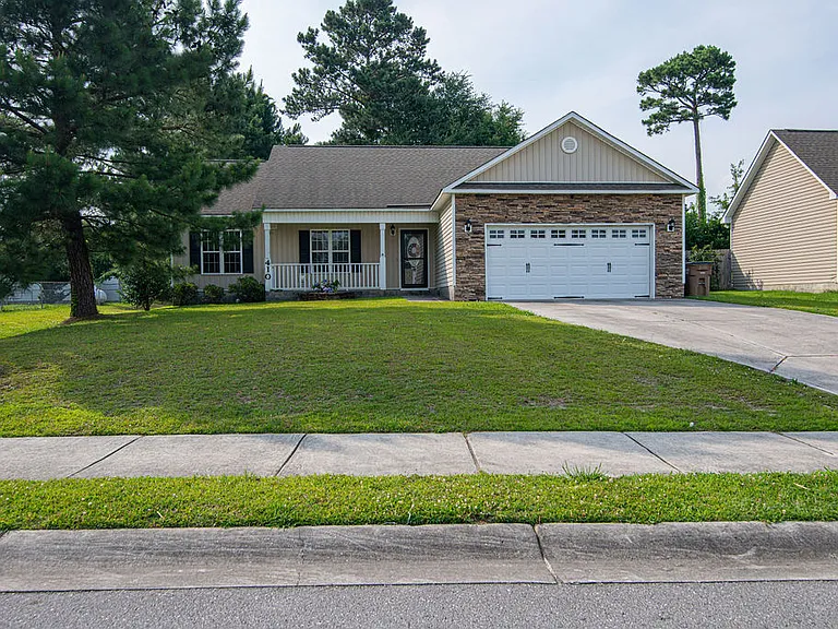 410 Jasmine Ln — Photo 3