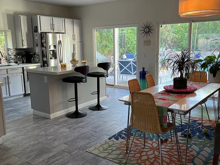 1610 Amelia Way — Photo 16