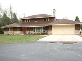 9238 Bay Shore Dr, Gladstone, MI 49837