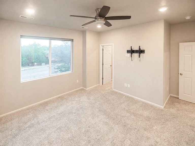 5677 Vivian St — Photo 28