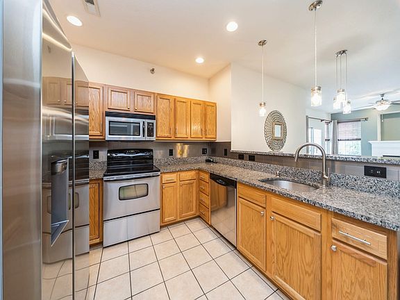 5th image of 1333 SE University Ave Unit 212
