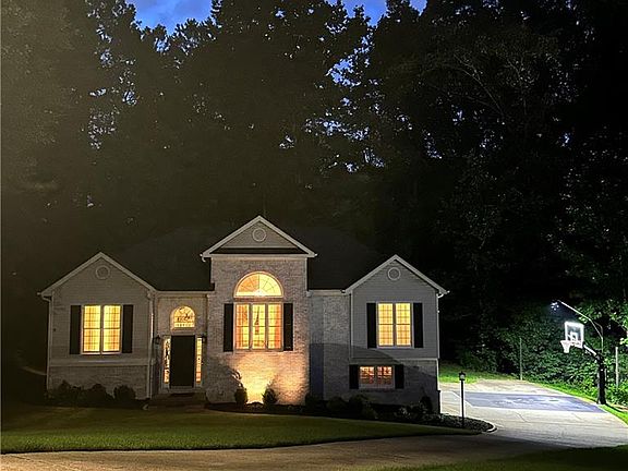 4th image of 160 Camden Woods Pl