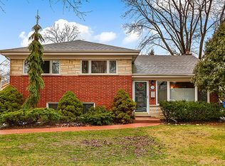 370 Pinehurst Dr, Chicago, IL 60016