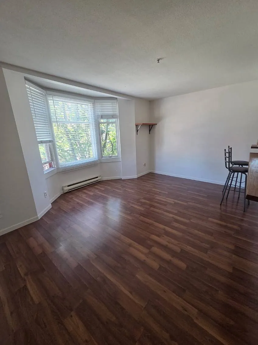 1209 Thurlow Street — Photo 2