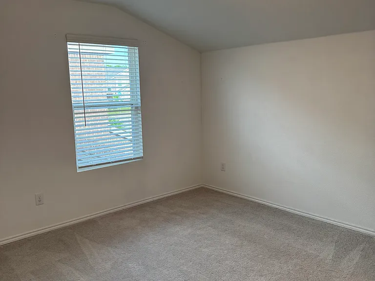 528 Lake Erie Dr — Photo 16