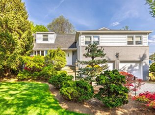 100 Marlborough Ct, Rockville Centre, NY 11570