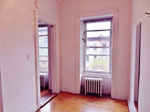 3rd image of 125 Saint James Pl APT 4A