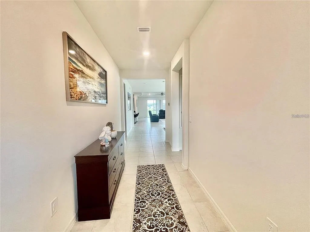 4 bed, 3.0 bath, 2340 sqft, $2,700 — Photo 2