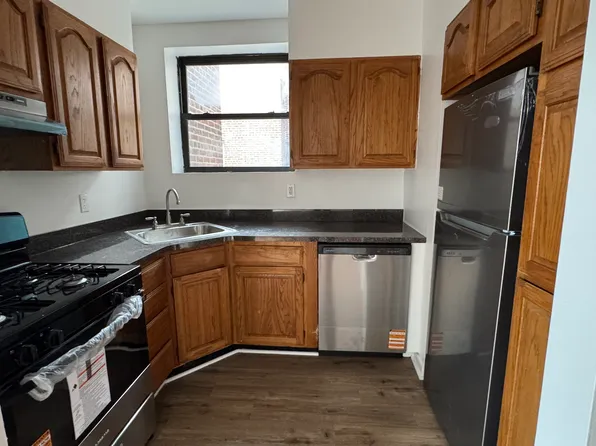 9747 Shore Road image 3 of 8