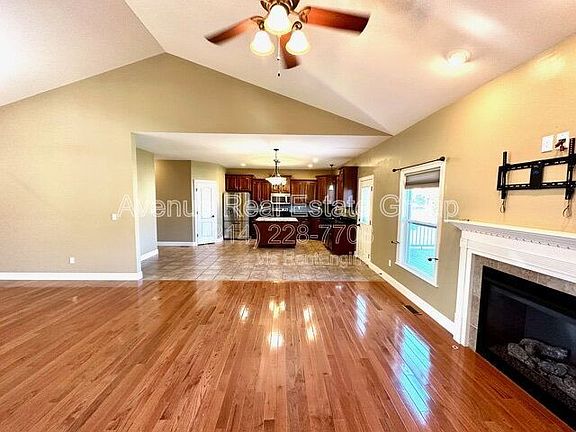 3rd image of 304 Dalton Ct