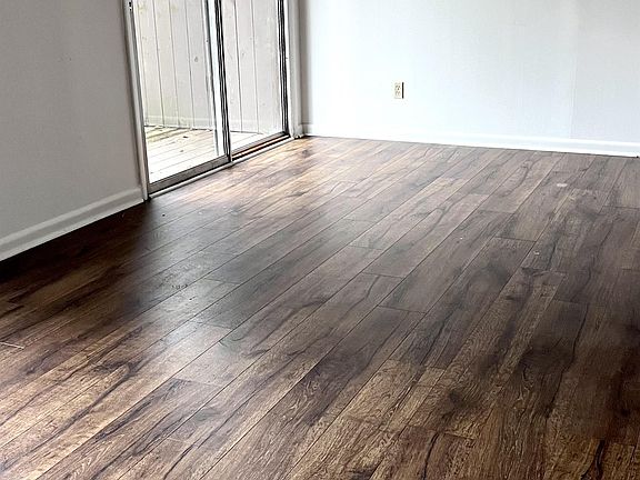 5th image of 407 Westwood Dr #1