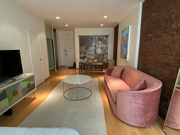 5th image of 720 Greenwich St APT 3M