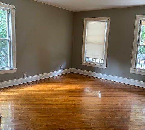 3rd image of 14 Overlook Ter APT 1