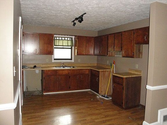 4th image of 2305 Malta Dr