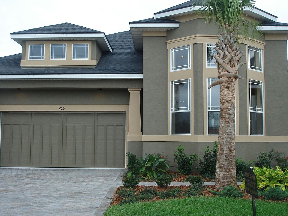This executive home is on one of the best lots in the new gated community of Chelsea Place with a lake in front and in back, each with a lighted fountain that makes for jaw dropping view.  20 foot kitchen ceilings with "wall of windows" view of the lake and park across the street.  Maintaince free living with full lawn and garden maintaince, cable TV, pest control, sprinker maintainance and water included.  Wait until you see all the extras in the kitchen and baths!!!!