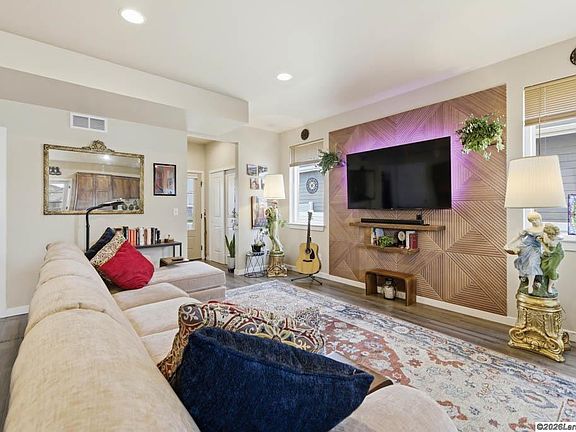 4th image of 3833 Bobolink Ln
