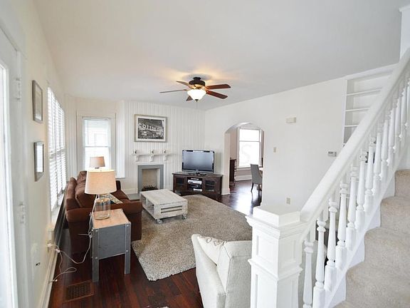 3rd image of 206 W North Broadway